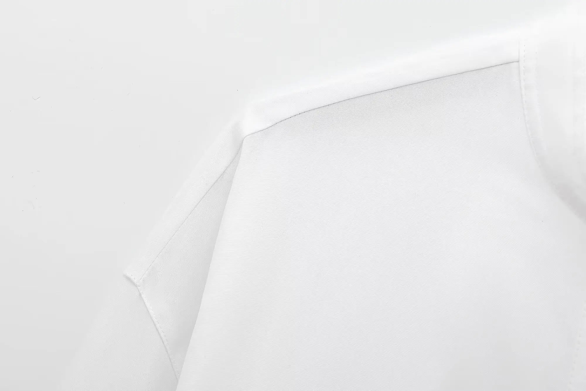 ZATRHMBM Autumn Women's Shirt Top 2024 New Fashion Collar Single-breasted Long-sleeved White Shirt Blouse Short Women's Clothes