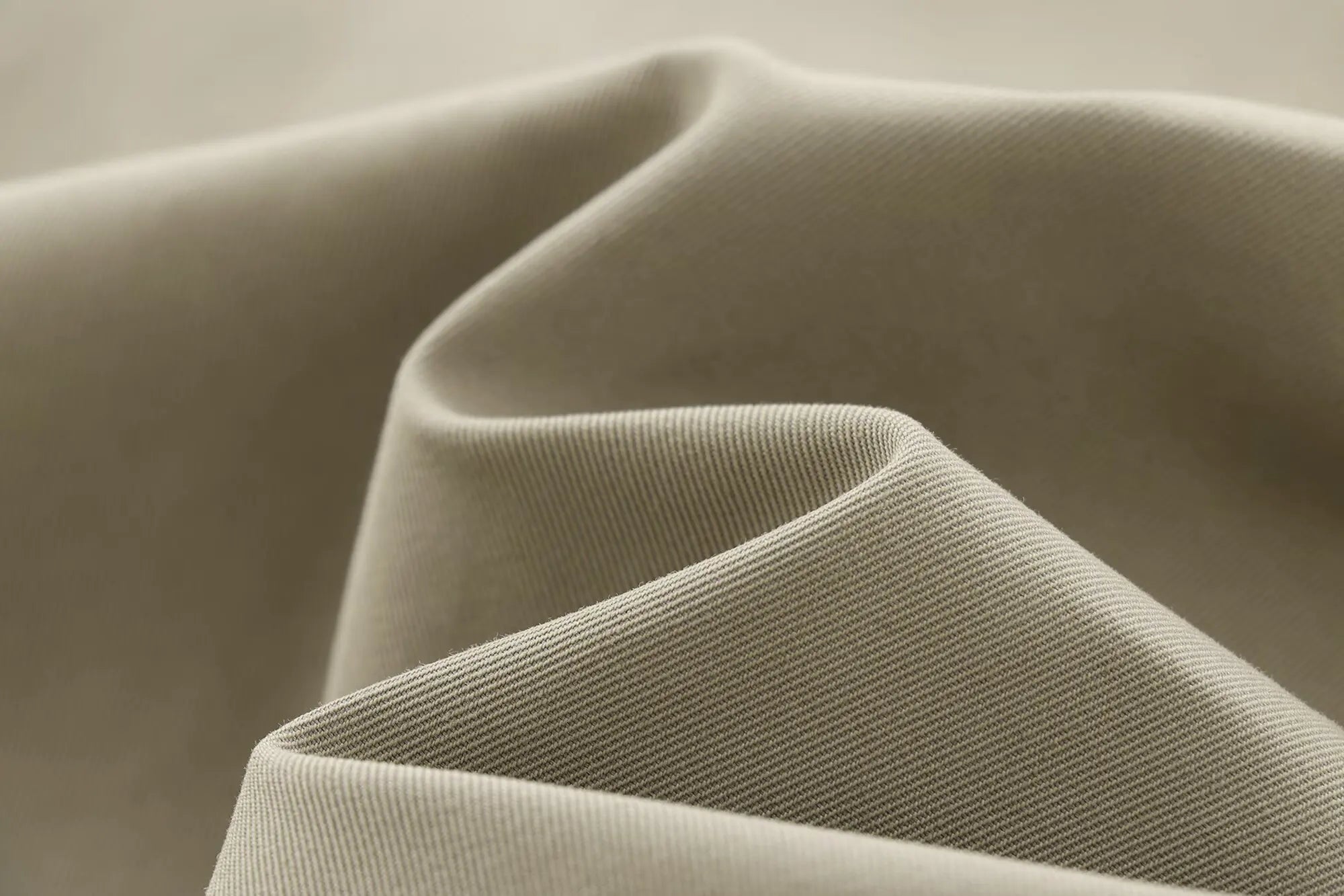 DiYiG WOMAN 2024 Autumn New Fashion Short Trench Coat Retro Long Sleeve Button Casual Outerwear Chic Overcoat