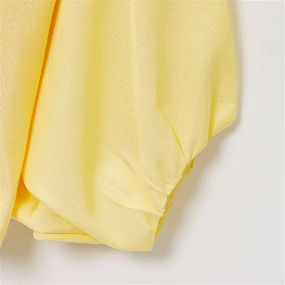 women's jacket is fashionable and simple with a lapel and zipper style puffy sleeves that exude a summer vibe