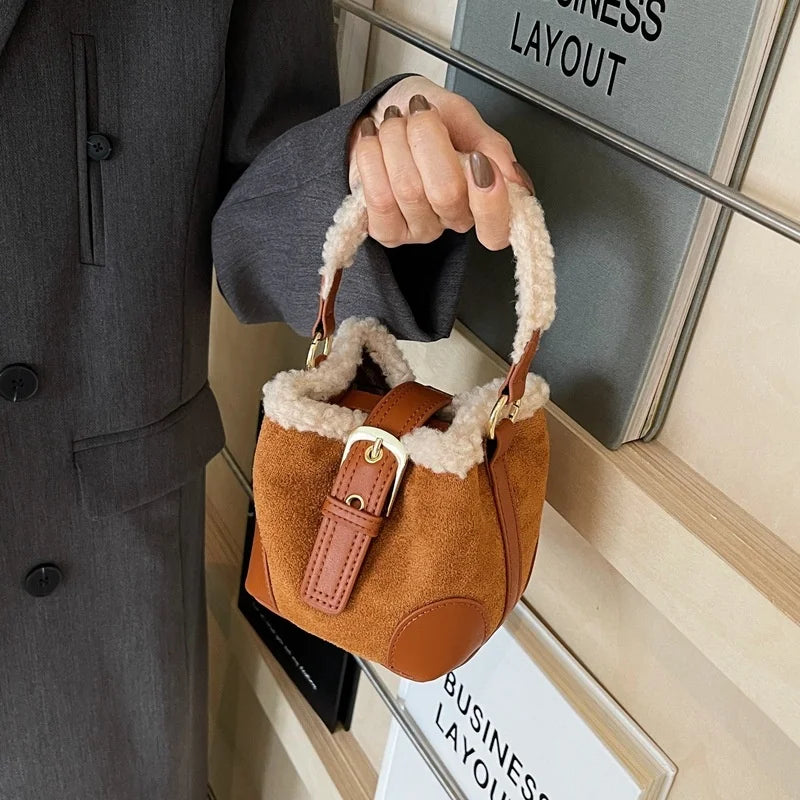 Women's Bags Bucket Shoulder Handbag Autumn Winter Vintage Versatile Lamb Wool Handbag Elegant Fashion Crossbody Bag Wholesale
