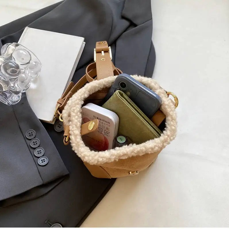 Women's Bags Bucket Shoulder Handbag Autumn Winter Vintage Versatile Lamb Wool Handbag Elegant Fashion Crossbody Bag Wholesale