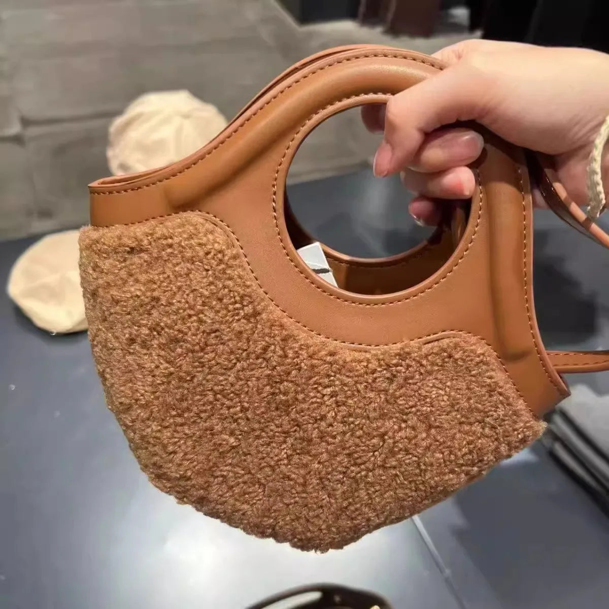 Bag women's new autumn and winter lamb wool basket bag plush crossbody bag versatile wool handbag  bags for women  handbags