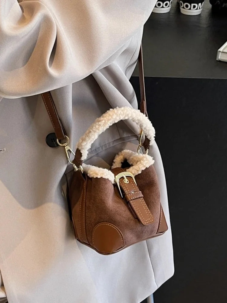 Women's Bags Bucket Shoulder Handbag Autumn Winter Vintage Versatile Lamb Wool Handbag Elegant Fashion Crossbody Bag Wholesale