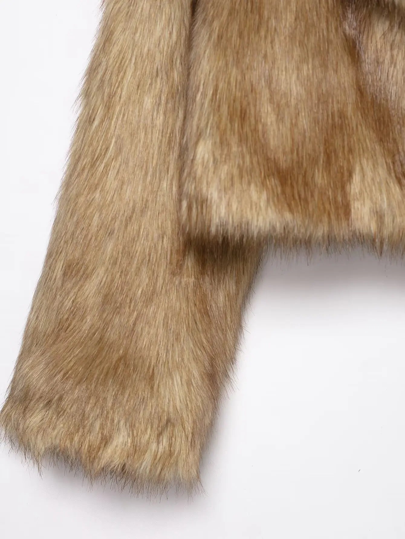 HH  Women ' s Winter Plush Coat Warm  Casual Lapel  Retro Long  Sleeved Faux Fur Effect  Short Coat Women's Fashion Coat