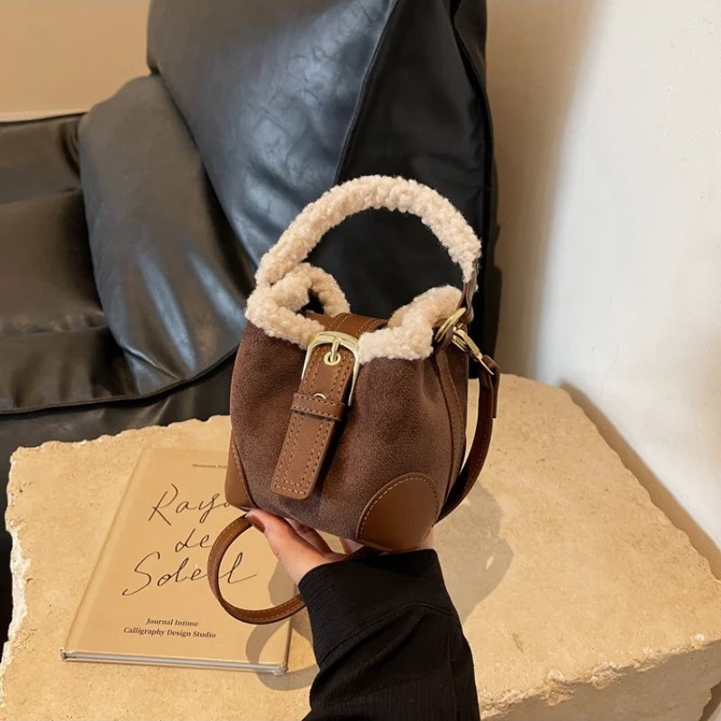 Women's Bags Bucket Shoulder Handbag Autumn Winter Vintage Versatile Lamb Wool Handbag Elegant Fashion Crossbody Bag Wholesale