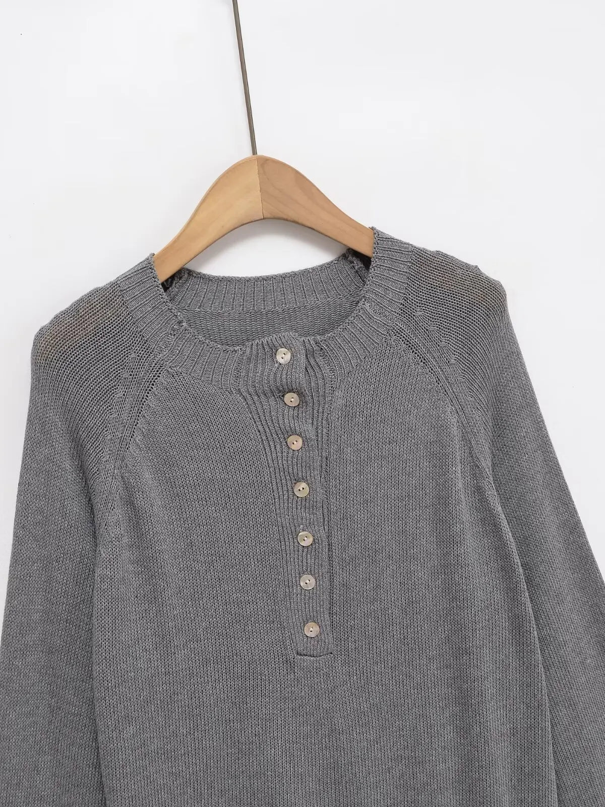 Women's Pullover 2025 New Style Fashionable Off-the-Shoulder Long-Sleeve Knit Top Front Button Design with Ribbed Hem