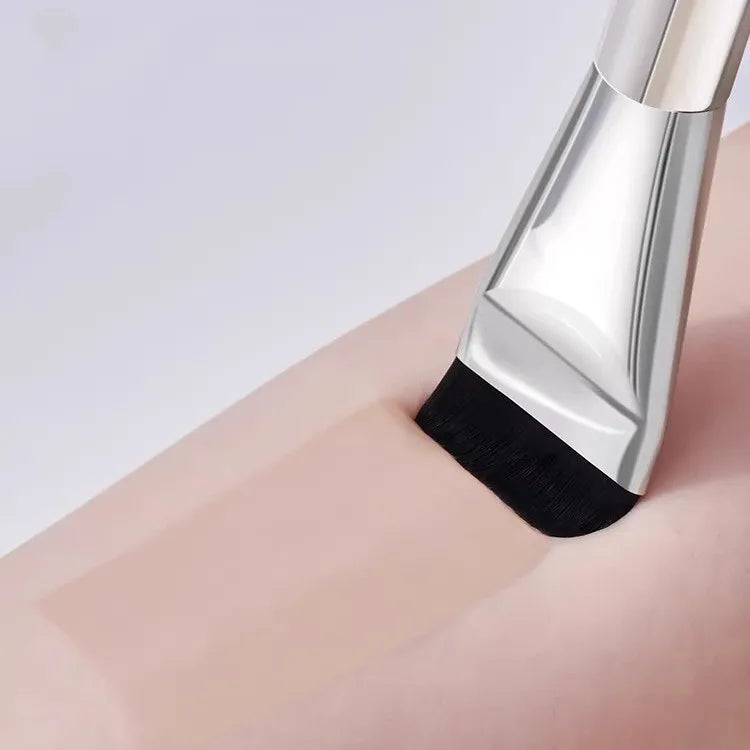 Foundation Makeup Brush Flat Head 1 Piece Lightweight No Streaks Professional Kabuki Brush for Liquid Foundation Application