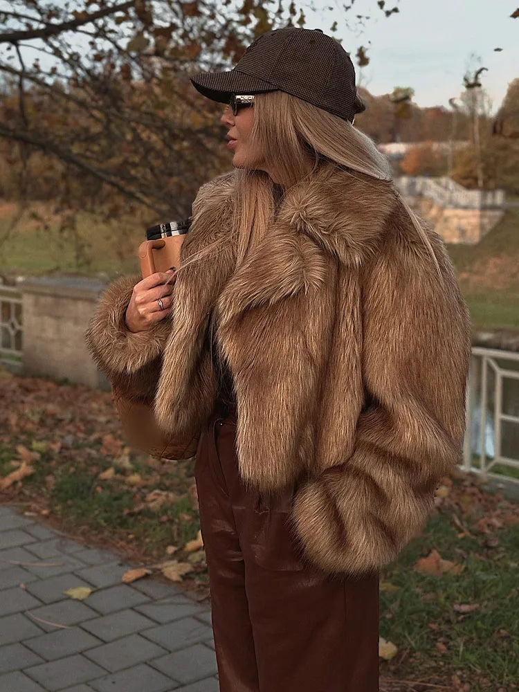 HH  Women ' s Winter Plush Coat Warm  Casual Lapel  Retro Long  Sleeved Faux Fur Effect  Short Coat Women's Fashion Coat