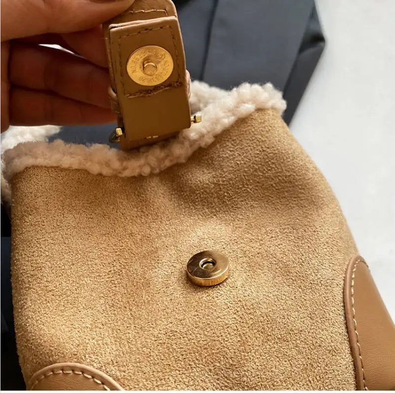 Women's Bags Bucket Shoulder Handbag Autumn Winter Vintage Versatile Lamb Wool Handbag Elegant Fashion Crossbody Bag Wholesale